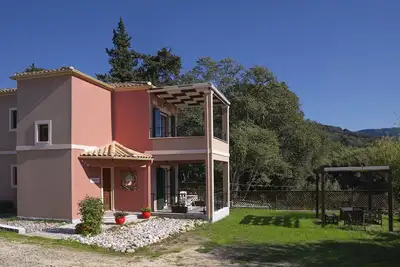 Image de Agios Georgios Pagi - 2 km de la plage