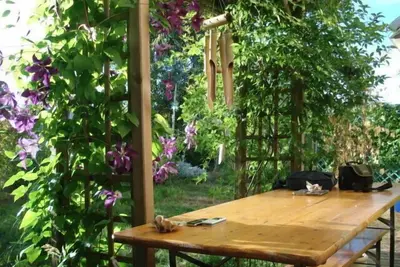 Image de Maison  avec jardin clos dans un environnement zen