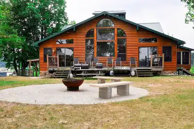 Image de 4 chambres + Loft - Cottage sur le lac Sylvan