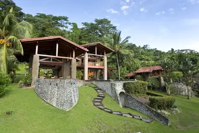 Image de Belle villa avec piscine sur Backwash Bay
