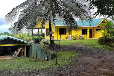 Image de Jungle Home avec piscine de 18m et vue sur l'océan - comme on le voit dans le magazine 'Easy Living'