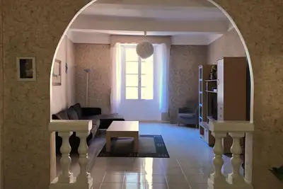 Image de Centre de la vieille ville de Nice avec de magnifiques vues ensoleillées 915 pieds carrés