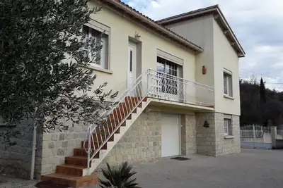 Image de Belle maison individuelle trés lumineuse avec terrain, cour et parking  fermés