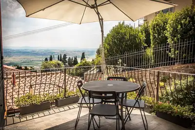 Image de La Terrazza sulla Valle, avec terrasse privée donnant sur la vallée!