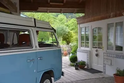 Image de Vivez avec style dans la «Künstlerhaus» adaptée aux enfants dans un cadre idyllique.