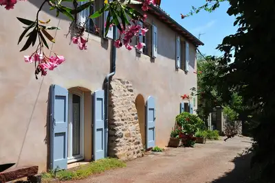 Image de Gîte de France 3 épis, avec jardin, dans une ancienne maison languedocienne, à 2 Km du Lac du Salagou (800 ha) entre Causse du Larzac et Mer Méditerranée