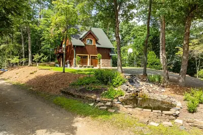 Image de Vues, bain à remous, accès à la rivière, piscine partagée, WiFi, Bb Court, architecture personnalisée,