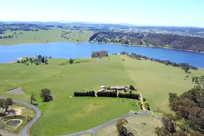 Image de Absolu Luxurious Lakefront Homestead At Alpine Lake Of Oberon Blue Mountains