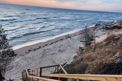 Image de Woodsy Lake House @ Lake Michigan **** Divertissements en milieu de semaine 8 / 26-29 550 $ pour 4 personnes ou moins