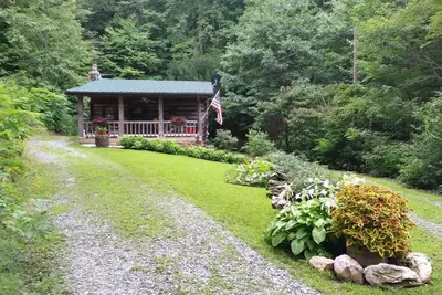 Image de Tarifs réduits! Touchez les étoiles! à Authentique Log Cabin 1890's à Asheville!