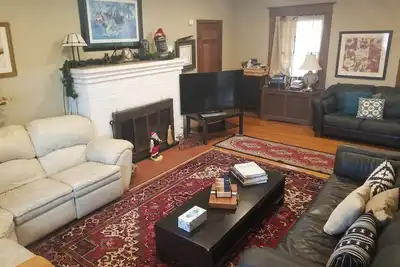 Image de Grande Colonial 6 chambres avec suite inlaw près de l'Université Rowan