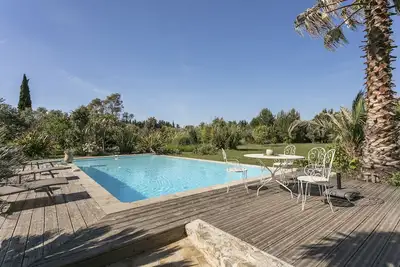 Image de Domaine Sesquier Gîte familial dans un mas d'exception Acacia