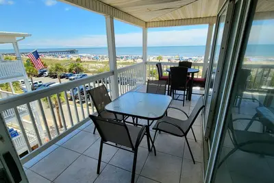 Image de Pelican Point Condos - Unité 5 - Panoramic Oceanfront Vistas - Petits chiens bienvenus