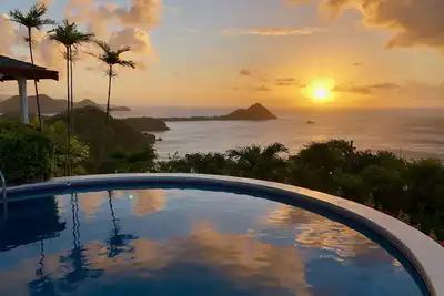 Image de Villa Albatross Nest avec une superbe vue panoramique sur la mer
