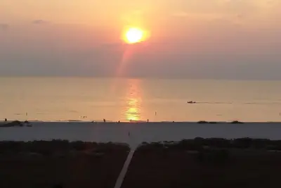 Image de Condo Clearwater Oceanfront. Plage privée, coucher de soleil, paradis trouvé!