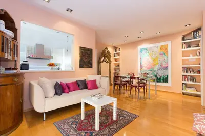 Image de Appartement de conception artistique avec magnifique vue mer