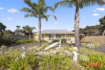 Image de 'Surfing Seagull' dans Sunset Strip Moto Gp Special