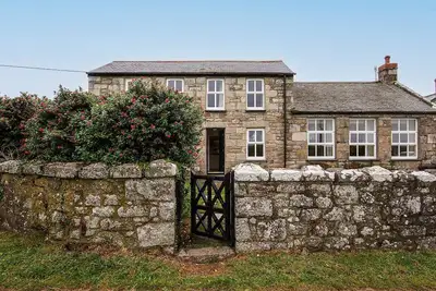 Image de The Quillet, cliff paths and coves close by.