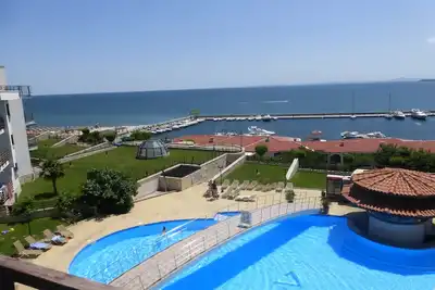 Image de Appartement au 3ème étage avec vue panoramique sur la baie (Informez-vous pour plus de détails).