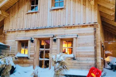 Nouveau construite: Exclusivités Premium Chalet avec cheminée, sauna, HotTub, WiFi et jardin
