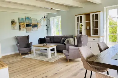 Image de Chalet confortable à la campagne avec aire de jeux