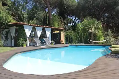 Image de Villa relaxante avec vue sur la montagne et la mer avec piscine privée spectaculaire