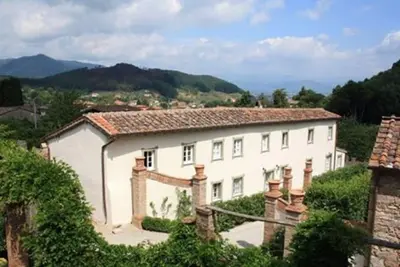 Ferme de 5 chambres sur les terrains de la villa du 18ème siècle, jardin privé et vue imprenable