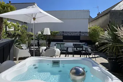 Image de Bel Appartement T3  120 m2 + terrasse de 80m2 Jacuzzi place de parking sécurisé