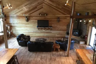 Image de Lodge spacieux et rustique entouré par la nature, la faune, les sentiers et les étangs