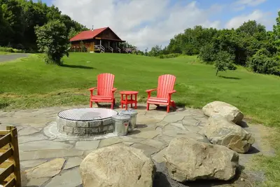 Image de New Mountain Home sur 56 acres avec bain à remous extérieur toute l'année