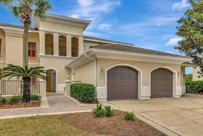 Image de Belle 3bd / 3ba à Pine Ridge avec une voiturette de golf! !