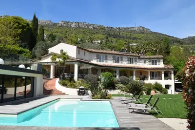 Image de Villa grand standing calme absolu, piscine 15m, vue dégagée jusqu'à la mer, spas