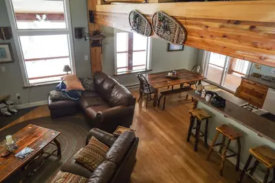 Image de Belle maison en rondins. Près de McCall. Tranquille et spacieux.