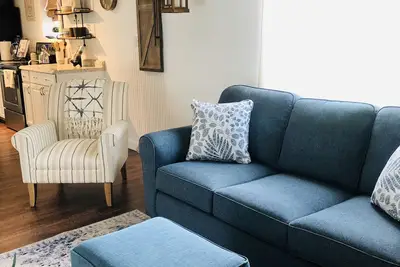 Image de Situé à seulement 15 minutes des belles plages de l'île d'Émeraude. Confortable et calme.