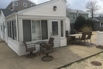 Image de Nouvellement décoré 2br Cottage Lavallette Home, pour 5 personnes, E / S Shwrs, A / C, Wi-Fi, W / D