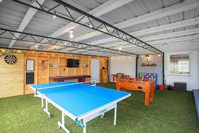Maison de 4 lits 2 salles de bain avec bain à remous, salle de jeux et 2 puits de feu