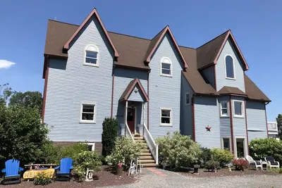Image de Maison bleue sur la colline