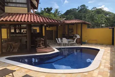 Image de Maison Standard Avec Piscine - Barbecue Et Four À Pizza