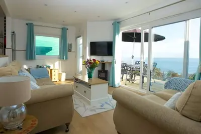 Image de Seaglass, belle villa avec vue mer spectaculaire sur Wheelers Bay, Ventnor