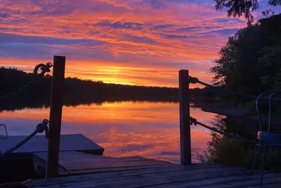 Image de Parfait, vacances au chalet Lakefront paisible. Pratique pour Halifax et l'aéroport