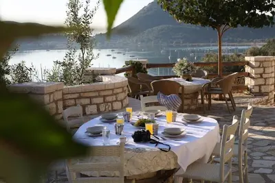 Image de Villa en pierre de luxe avec piscine, vue panoramique sur la mer, près de Nidri, Lefkada