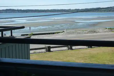 Image de Vue magnifique depuis 2 condos Waterfront Condo