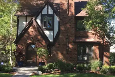 Image de 4 chambres à coucher 3. 5 salles de bain maison dans un quartier calme à pied de la grande maison
