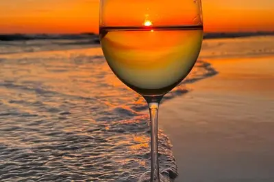 Image de Superbe, Totalement REMODÉ! 5 Min De La Plage, 2 MAÎTRES, 2. 5 Bains