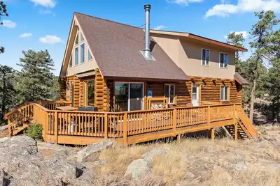 Image de Beau, paisible, joyau de la maison de montagne avec une vue imprenable!