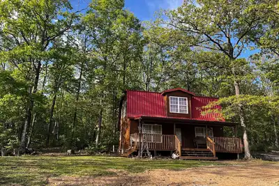 Image de Country Cabin récemment rénové et moderne, près de Devil's Den!