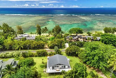 Image de Grande maison en face de la belle famille élargie d'Anini Beach à 100 pas du sable