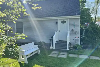 Image de Cottage 1 chambre avec cuisine complète, salle de bain, W & D. À distance de marche du centre-ville