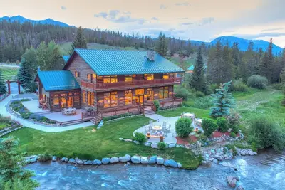 Retraite toutes saisons en Lodge sur 15 acres, pêche sur la rivière Swan, salle de jeu, 7 minutes de Breck