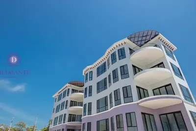 Image de Suite de Luxe Penthouse en Bord de Mer